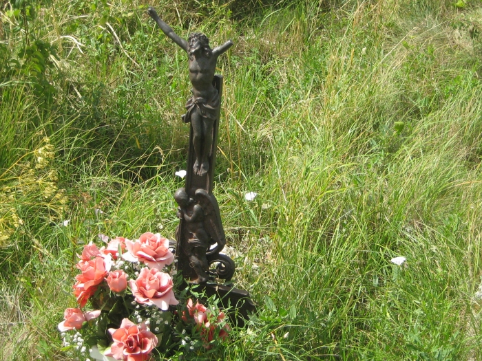 Naše znamenitosti - željezni križ na grobu majke fra Ive Mihaljevića_1