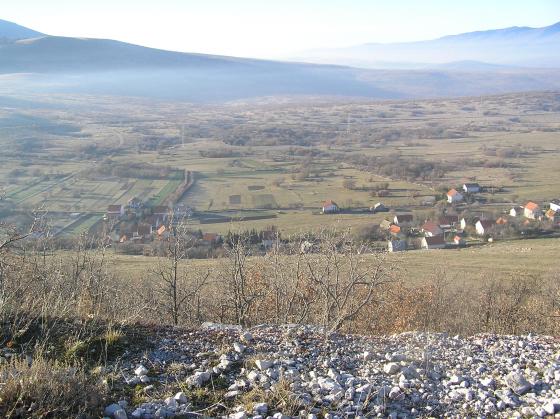 Selo - gledano sa starog puta